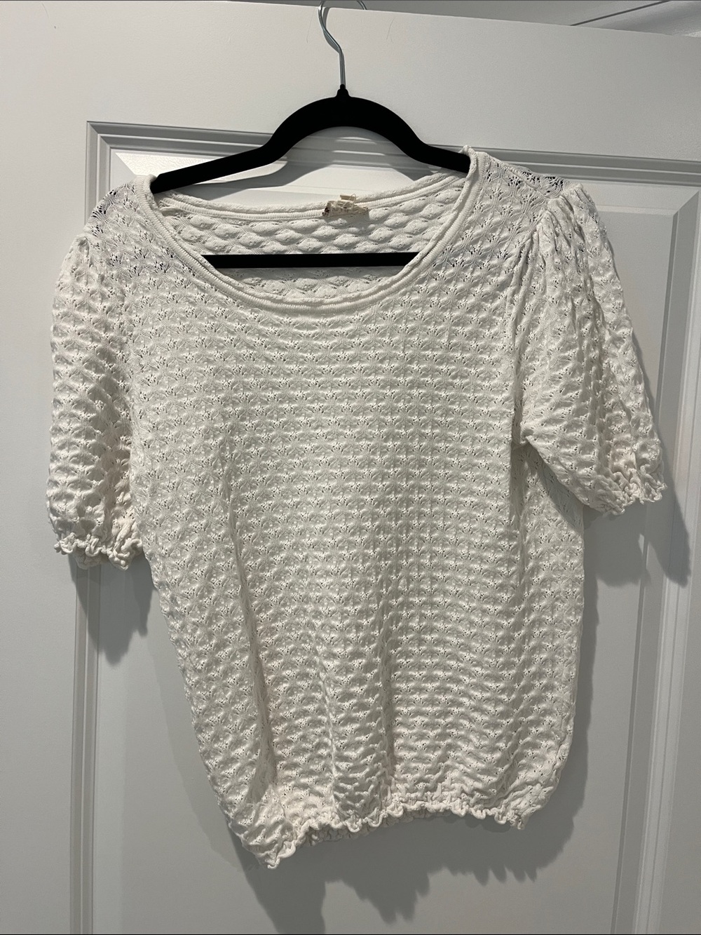 Textured White Puff-Sleeve Blouse with Elastic Hem